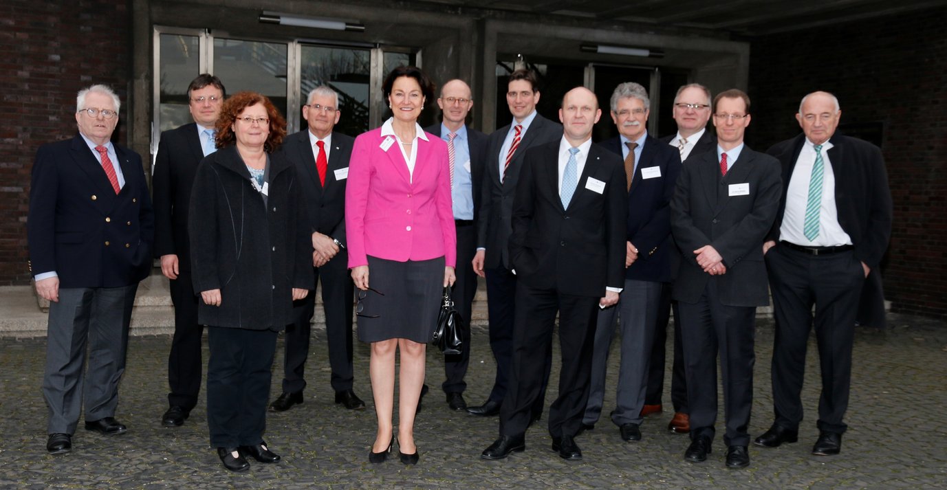 Der Senat der Wirtschaft und SPD-Bundestagsabgeordneter Andreas Rimkus (zweiter von links) zu Besuch beim Max-Planck-Institut für Eisenforschung, Düsseldorf.