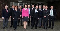 Der Senat der Wirtschaft und SPD-Bundestagsabgeordneter Andreas Rimkus (zweiter von links) zu Besuch beim Max-Planck-Institut für Eisenforschung, Düsseldorf.