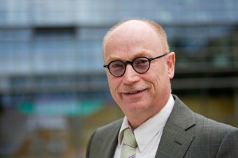 Prof. Martin Stratmann, Direktor am Max-Planck-Institut für Eisenforschung wurde am 6. Juni zum neuen Präsidenten der Max-Planck-Gesellschaft gewählt. Prof. Martin Stratmann, Direktor am Max-Planck-Institut für Eisenforschung wurde am 6. Juni zum neuen Präsidenten der Max-Planck-Gesellschaft gewählt.