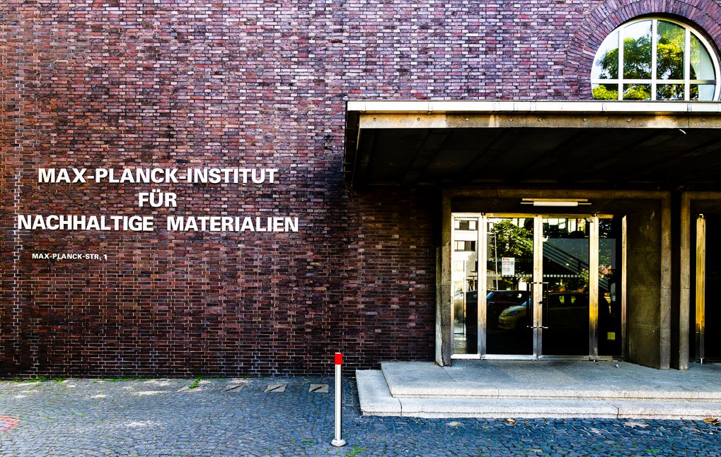 Main building of the Max Planck Institute for Sustainable Materials Entrance of a building