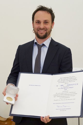 Dr. Karl Mayrhofer, Gruppenleiter am Düsseldorfer Max-Planck-Institut für Eisenforschung, wurde mit dem DECHEMA-Preis 2014 für seine Arbeiten auf dem Feld der Katalyse ausgezeichnet. Dr. Karl Mayrhofer, Gruppenleiter am Düsseldorfer Max-Planck-Institut für Eisenforschung, wurde mit dem DECHEMA-Preis 2014 für seine Arbeiten auf dem Feld der Katalyse ausgezeichnet.