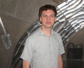 Dr. Chris Race arbeitet in der Abteilung Computergestütztes Materialdesign von Prof. Dr. Neugebauer am Düsseldorfer MPIE. Dr. Chris Race arbeitet in der Abteilung Computergestütztes Materialdesign von Prof. Dr. Neugebauer am Düsseldorfer MPIE.