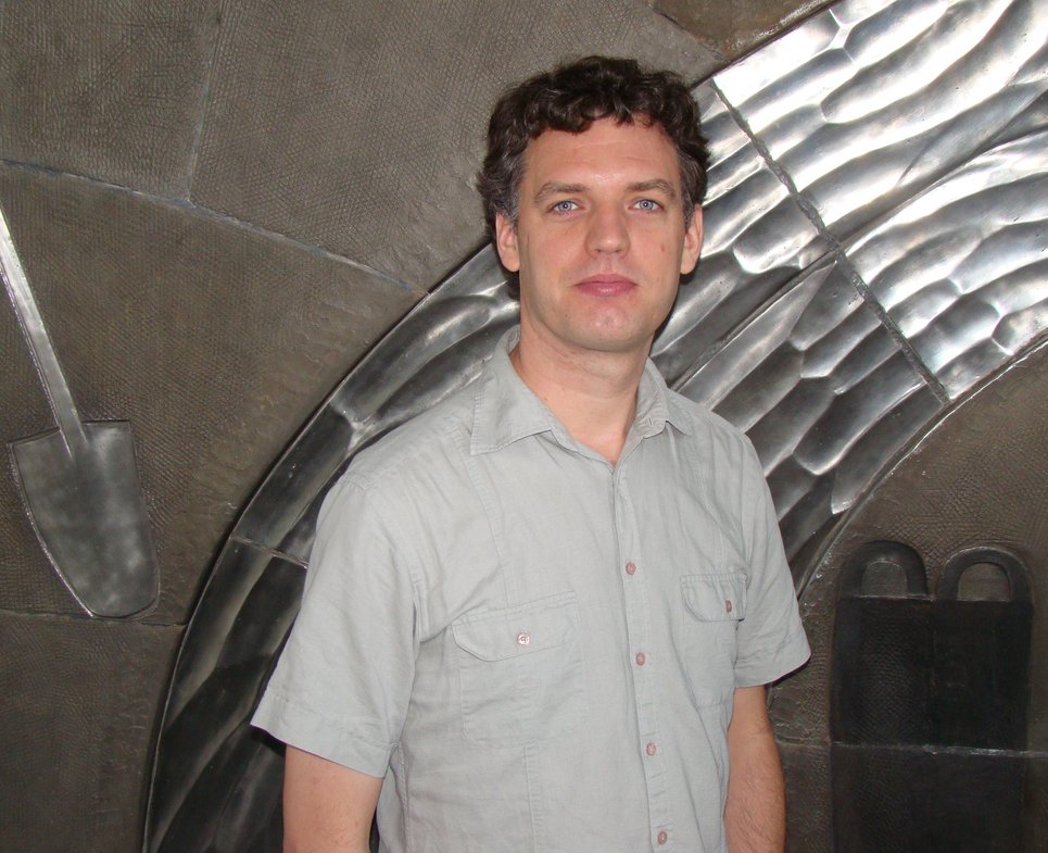 Dr. Chris Race arbeitet in der Abteilung Computergestütztes Materialdesign von Prof. Dr. Neugebauer am Düsseldorfer MPIE.