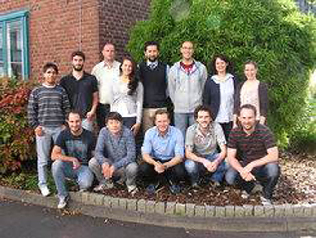 © Max-Planck-Institut für Eisenforschung ECat Team: Standing from left to right: Alvaro Soliz, George Polymeros, Aleksandar Zeradjanin, Luanna Parreira, Gareth Keeley, Pascal Beese-Vasbender, Lisa Rossrucker, Nicole Fink. In front: Claudio Baldizzone, Chang Hyuck Choi, Jan-Phillipp Grote, Simon Geiger, Karl Mayrhofer. Not on picture: Serhiy Cherevko, Andrea Mingers, Nejc Hodnik, Primoz Jovanovic, Nadiia Kulyk, Enrico Pizzutilo.