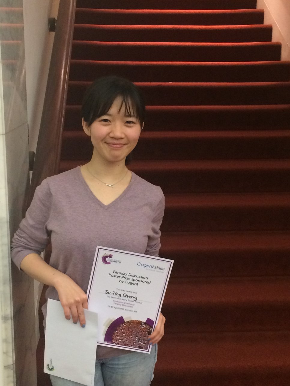 Su-Ting Cheng gewinnt einen von zwei Posterpreisen bei der "Faraday Discussion: Corrosion Chemistry" Konferenz.
