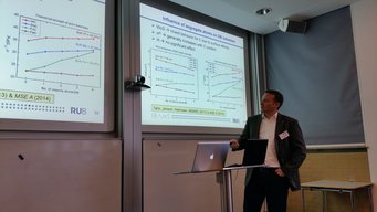 Prof. Hartmaier (ICAMS) during his talk about a recent research project concerning materials simulation and hydrogen embrittlement. Prof. Hartmaier (ICAMS) during his talk about a recent research project concerning materials simulation and hydrogen embrittlement.