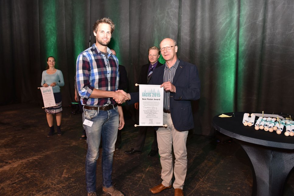 Thomas Utzig (left) and Hans-Jürgen Butt, chairman (right), at the 15th IACIS conference.