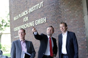 OB Geisel im Gespräch mit Prof. Gerhard Dehm und Dr. Kai de Weldige OB Geisel im Gespräch mit Prof. Gerhard Dehm und Dr. Kai de Weldige