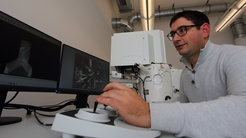 Mikromechanik auf der Nanometerskala. Die Volkswagen Stiftung fördert die Forschungsarbeiten von Dr. Christoph Kirchlechner mit 100.000 Euro für 18 Monate.