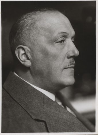 Der seit 1917 amtierende Hauptgeschäftsführer des Vereins Deutscher Eisenhüttenleute Otto Petersen war ein besonders tatkräftiger Förderer bei der Schaffung eines gemeinschaftlichen Eisenforschungsinstituts. Der seit 1917 amtierende Hauptgeschäftsführer des Vereins Deutscher Eisenhüttenleute Otto Petersen war ein besonders tatkräftiger Förderer bei der Schaffung eines gemeinschaftlichen Eisenforschungsinstituts.