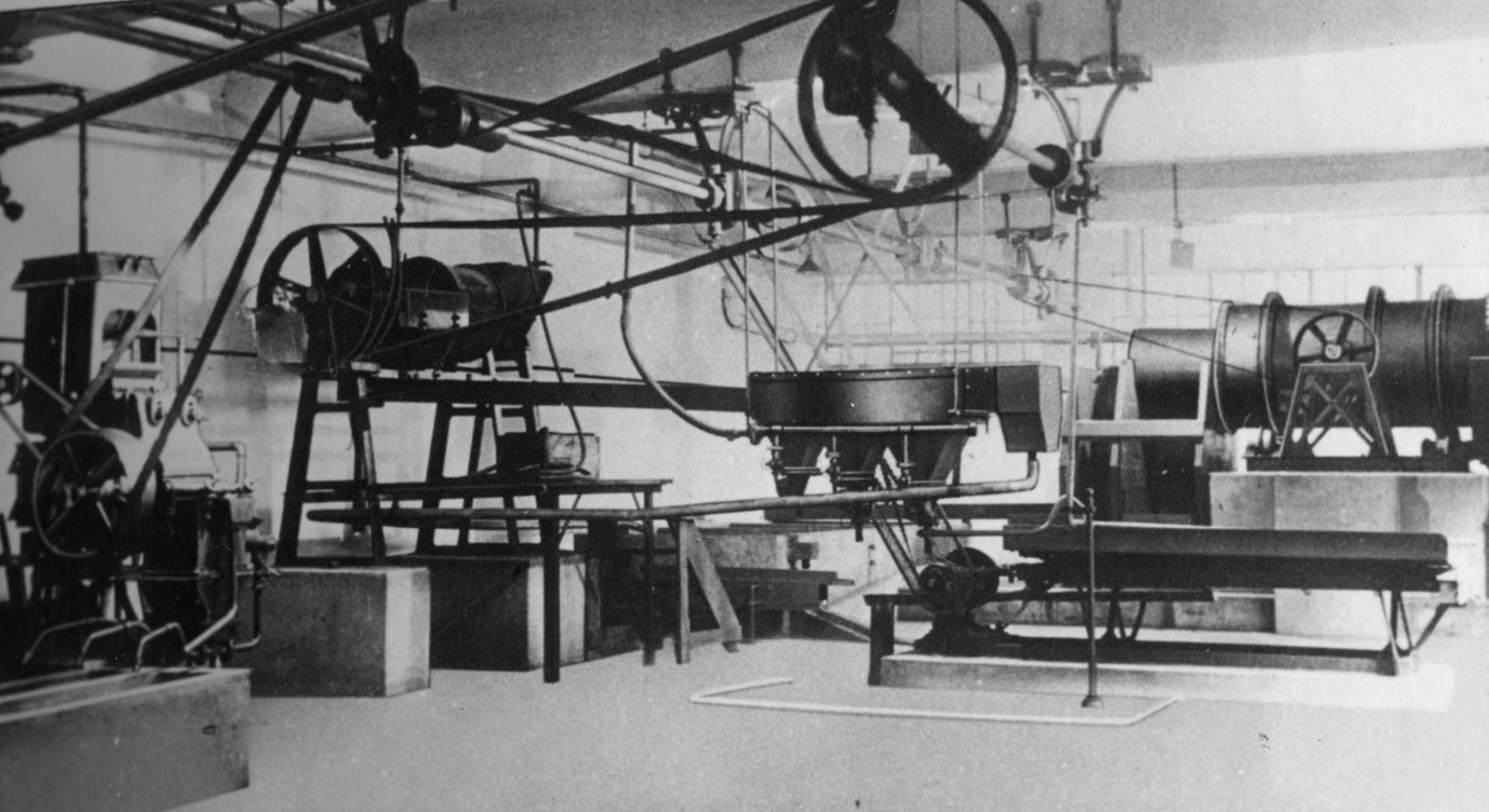 A special focus of the KWIE research was the dressing of German low iron ores. This is a view of the ore dressing department, 1923.