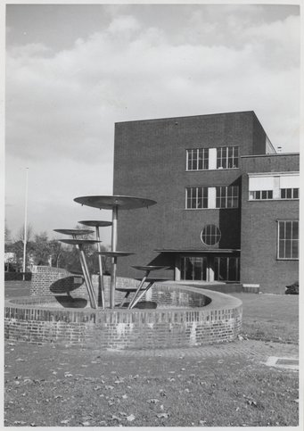 Ein Blick auf das Hauptgebäude des MPIE im November 1962. Ein Blick auf das Hauptgebäude des MPIE im November 1962.