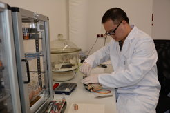 Wei Luo won the Best Student Talk award at the "Nanobrücken 2017" conference.