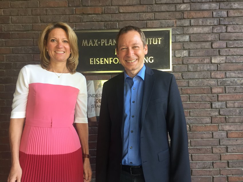 Frau Professor Dr. Anja Steinbeck, Rektorin der Heinrich-Heine-Universität Düsseldorf, zusammen mit Professor Dr. Gerhard Dehm, Direktor am Max-Planck-Institut für Eisenforschung, wollen die Wissensregion Düsseldorf stärken. Frau Professor Dr. Anja Steinbeck, Rektorin der Heinrich-Heine-Universität Düsseldorf, zusammen mit Professor Dr. Gerhard Dehm, Direktor am Max-Planck-Institut für Eisenforschung, wollen die Wissensregion Düsseldorf stärken.