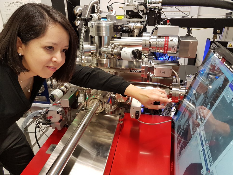 Dr. Jazmin Duarte did atom probe tomography measurements to characterize the sample and see the oxide distribution.