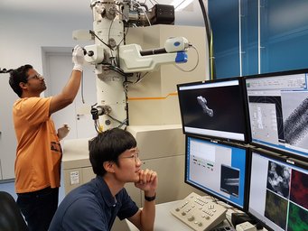 Characterisierung mit dem Transmissionselektronenmikroskop. Characterisierung mit dem Transmissionselektronenmikroskop.