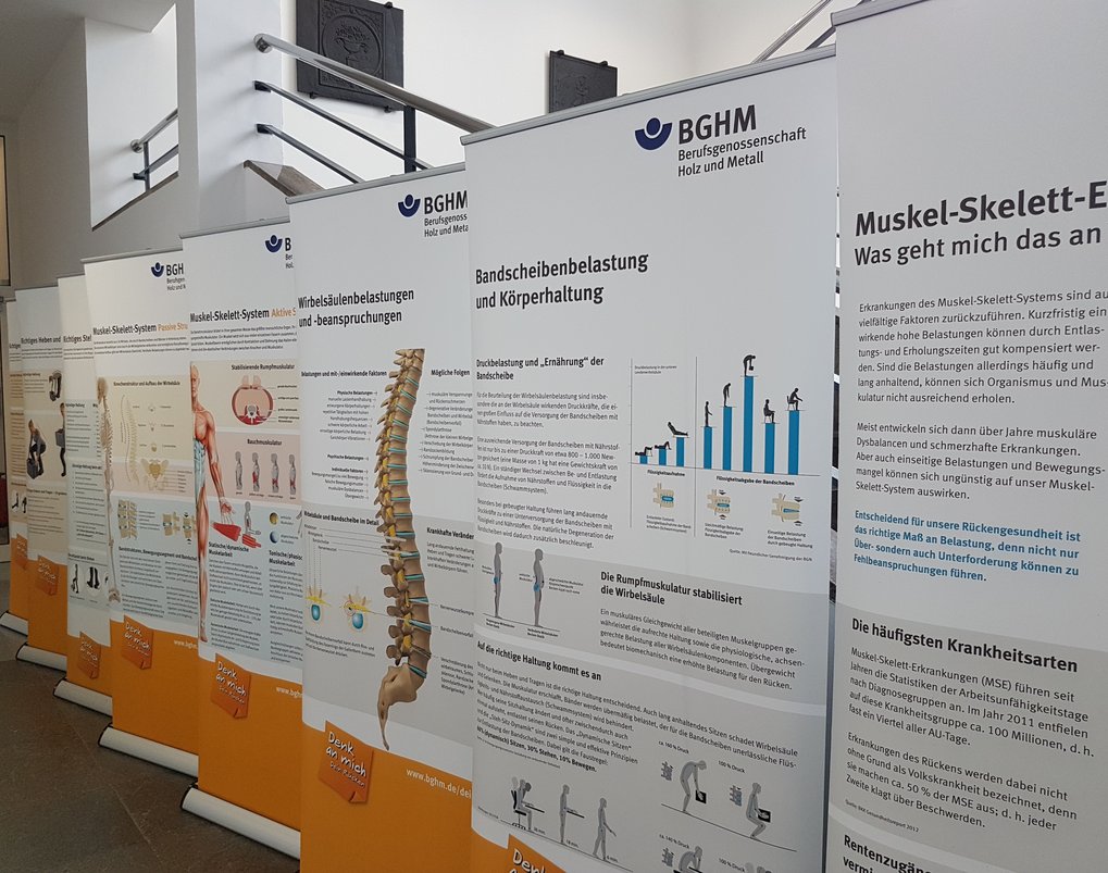 Informationen rund um eine gesunde Körperhaltung am Arbeitsplatz.