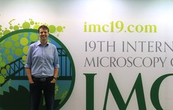 Thorsten Meiners beim 19. Internationalen Mikroskopiekongress in Sydney, Australien