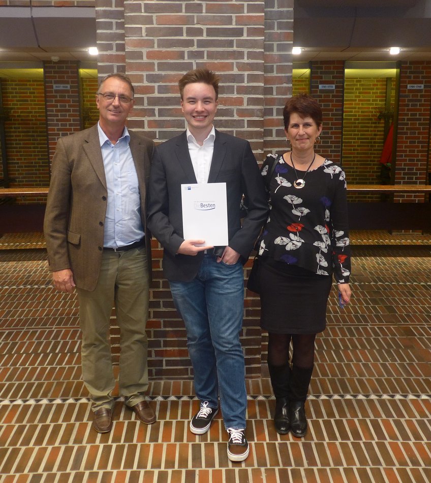 Till Freieck with his two instructors Herbert Faul and Heidi Bögershausen. Till Freieck with his two instructors Herbert Faul and Heidi Bögershausen.