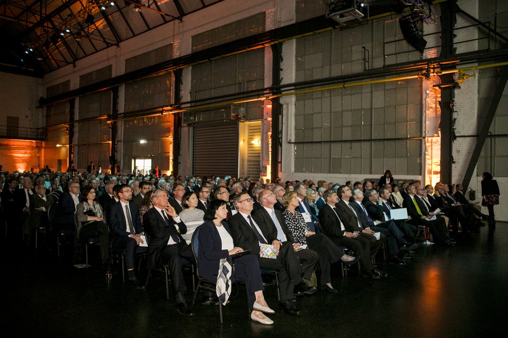 Voller Saal beim Festakt des MPIE.
