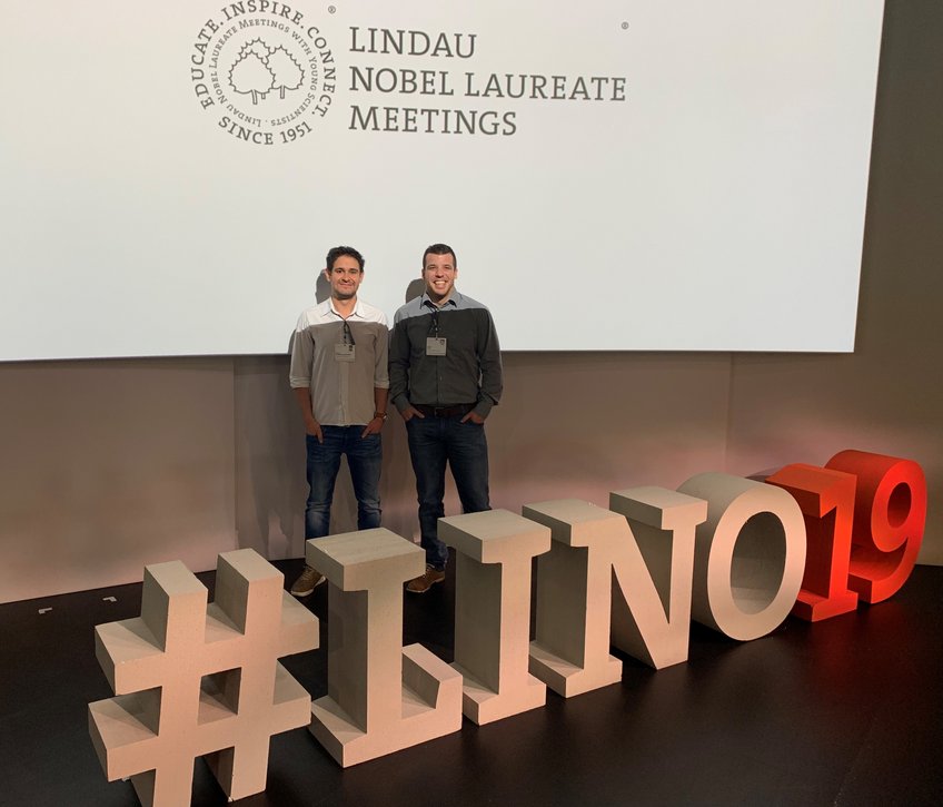 Dr. Alisson Kwiatkowski da Silva und Nicolas Peter (von links) bei der 69. Nobelpreisträgertagung in Lindau am Bodensee. Dr. Alisson Kwiatkowski da Silva und Nicolas Peter (von links) bei der 69. Nobelpreisträgertagung in Lindau am Bodensee.