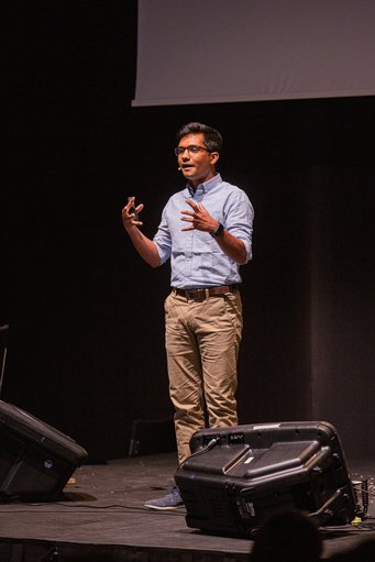 Aniruddha Dutta gewinnt die Europäische Science Slam Meisterschaft 2019/20. Aniruddha Dutta gewinnt die Europäische Science Slam Meisterschaft 2019/20.