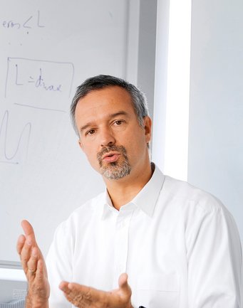 Dierk Raabe, Director at the Max-Planck-Institut für Eisenforschung, develops perspectives for the sustainable production and processing of steel, aluminium and other metals and their alloys. The materials scientist himself develops alloys that are, among other things, better recyclable. Dierk Raabe, Director at the Max-Planck-Institut für Eisenforschung, develops perspectives for the sustainable production and processing of steel, aluminium and other metals and their alloys. The materials scientist himself develops alloys that are, among other things, better recyclable.