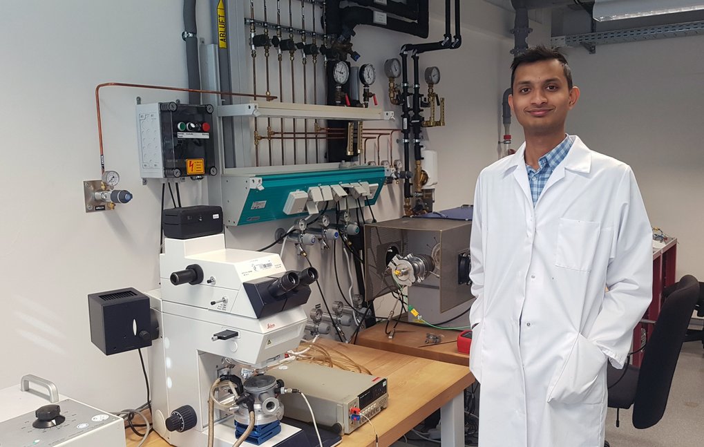 Vivek Devulapalli, Doktorand in der Gruppe "Advanced Transmission Electron Microscopy", konnte sich gegen 350 Bewerber*innen für die International Science Communication Summer School durchsetzen. Die Schule wird von der Alexander von Humboldt-Stiftung organisiert und ermöglicht Nachwuchswissenschaftler*innen, ihre Forschung allgemeinverständlich zu erklären. Vivek Devulapalli, Doktorand in der Gruppe "Advanced Transmission Electron Microscopy", konnte sich gegen 350 Bewerber*innen für die International Science Communication Summer School durchsetzen. Die Schule wird von der Alexander von Humboldt-Stiftung organisiert und ermöglicht Nachwuchswissenschaftler*innen, ihre Forschung allgemeinverständlich zu erklären.