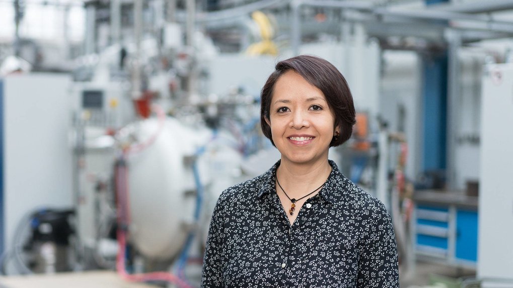 How does hydrogen affect the mechanical behavior of metals and alloys?