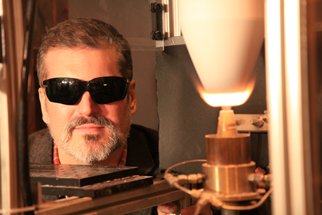 The figure on the RHS shows an aluminum-air flame in our lab-scale burner.