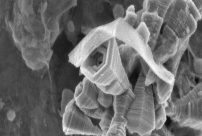 Structure-property relationships of nanostructured iron manganese oxides: from synthesis to electrochemical properties Structure-property relationships of nanostructured iron manganese oxides: from synthesis to electrochemical properties