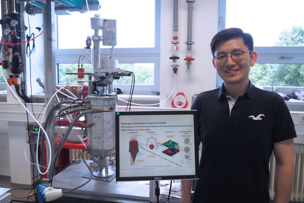 Dr. Yan Ma, group leader at the Max-Planck-Institut für Eisenforschung, receives the DGM Prize for Young Talent. The prize is awarded by the German Materials Society for his outstanding research about green steel. Dr. Yan Ma, group leader at the Max-Planck-Institut für Eisenforschung, receives the DGM Prize for Young Talent. The prize is awarded by the German Materials Society for his outstanding research about green steel.