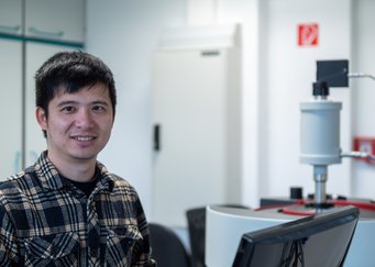 Gruppenleiter Dr. Ziyuan Rao erforscht die Möglichkeiten von KI in den Materialwissenschaften. Gruppenleiter Dr. Ziyuan Rao erforscht die Möglichkeiten von KI in den Materialwissenschaften.