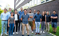 Dr. James P. Best (in the middle, sixth person from the left) is head of the group "Mechanics at Chemical Interfaces" at the Max-Planck-Institut für Eisenforschung and was awarded with the Georg Sachs Prize 2023 by the German Society for Materials Science.