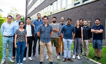 Dr. James P. Best (in the middle, sixth person from the left) is head of the group "Mechanics at Chemical Interfaces" at the Max-Planck-Institut für Eisenforschung and was awarded with the Georg Sachs Prize 2023 by the German Society for Materials Science. Dr. James P. Best (in the middle, sixth person from the left) is head of the group "Mechanics at Chemical Interfaces" at the Max-Planck-Institut für Eisenforschung and was awarded with the Georg Sachs Prize 2023 by the German Society for Materials Science.