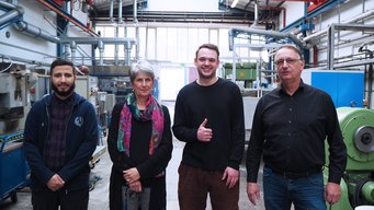 Zakaria Meshou (first from left) and Liam Monaghan (third from left) were honoured by the Chambers of Industry and Commerce of North Rhine Westphalia as the best apprenticeship graduates 2023 in North Rhine Westphalia in the field of materials testing. Here they can be seen with their trainers Heidi Bögershausen and Herbert Faul. Zakaria Meshou (first from left) and Liam Monaghan (third from left) were honoured by the Chambers of Industry and Commerce of North Rhine Westphalia as the best apprenticeship graduates 2023 in North Rhine Westphalia in the field of materials testing. Here they can be seen with their trainers Heidi Bögershausen and Herbert Faul.