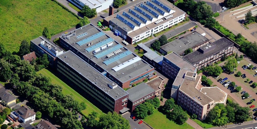 Aus dem Max-Planck-Institut für Eisenforschung wird das Max-Planck-Institut für Nachhaltige Materialien. Luftbild des Gebäudes des Max-Planck-Instituts für Nachhaltige Materialien.