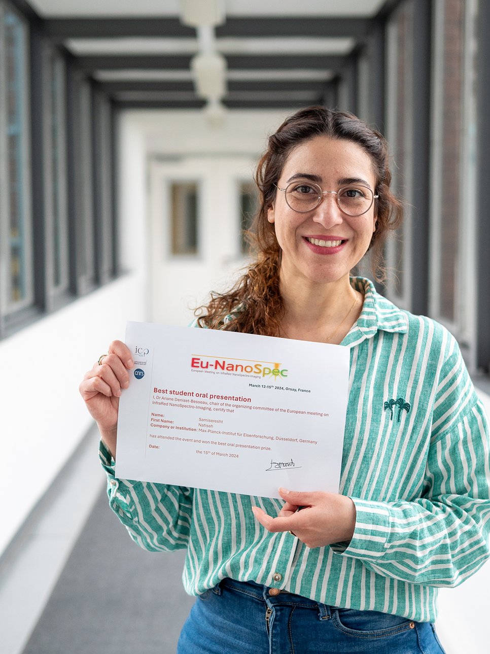 Nafiseh Samiseresht won the Best Presentation Award for her two studies on self-assembled monolayers used in catalysts, bio-sensors or for corrosion-mitigation.
