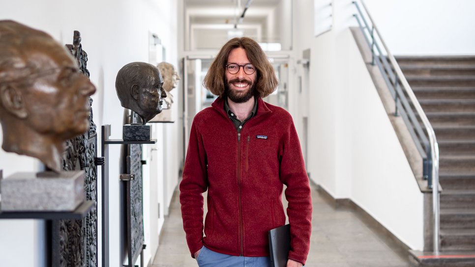 Dr. Baptiste Bienvenu combines theoretical and experimental approaches to advance green steel production towards industrial application.
