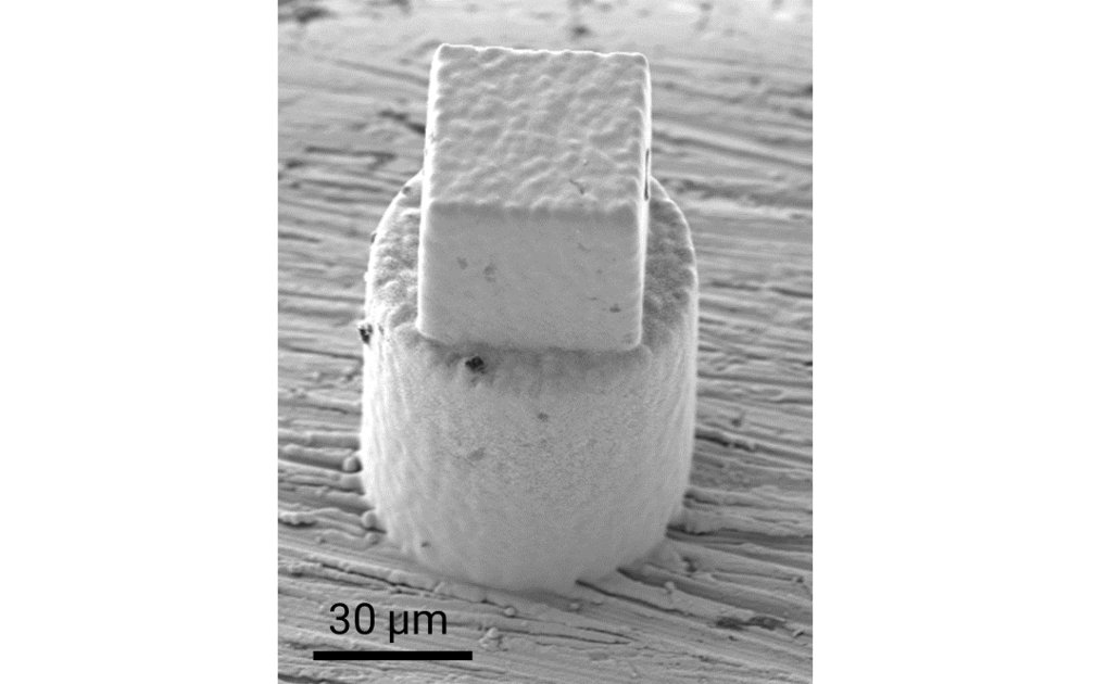 Understanding electrochemical corrosion at metal-liquid nanointerfaces