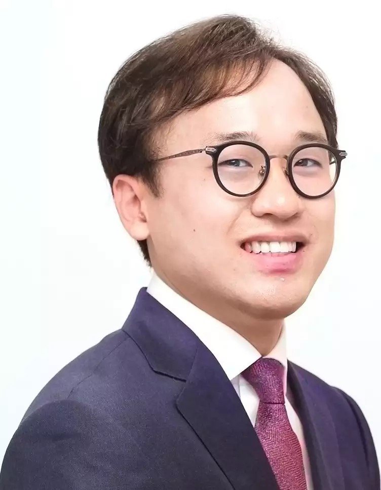Finalist for the Gerhard-Ertl-Young-Investigator Award
