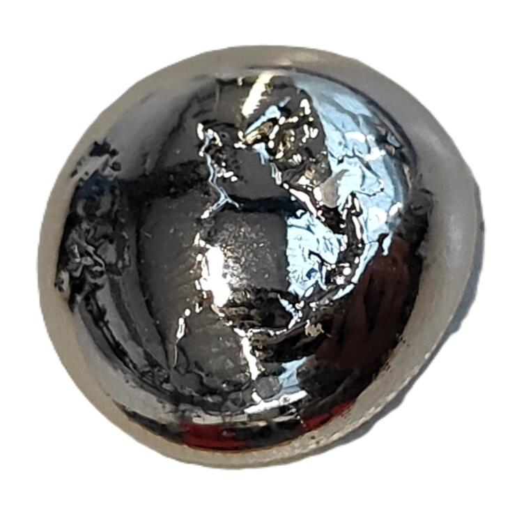Material for the energy transition: Reducing deep-sea ores with hydrogen plasma produces an alloy containing nickel and cobalt, among other elements. These two metals are needed for nickel-manganese-cobalt batteries, a widely used and powerful type of lithium battery. Shiny, silvery metal ball.