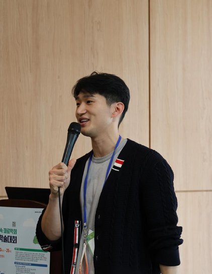 Image of Dr. Jin-Young Lee